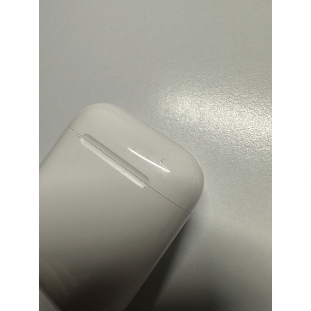 Apple(アップル)のApple AirPods (第1世代) MMEF2J/A スマホ/家電/カメラのオーディオ機器(ヘッドフォン/イヤフォン)の商品写真