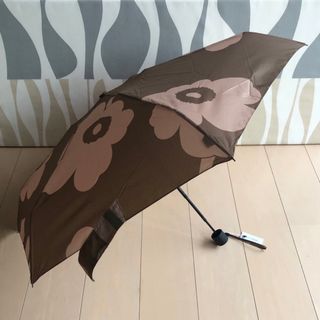 マリメッコ(marimekko)の新品 marimekko 折り畳み傘 JUHLAUNIKKO ウニッコ ブラウン(傘)