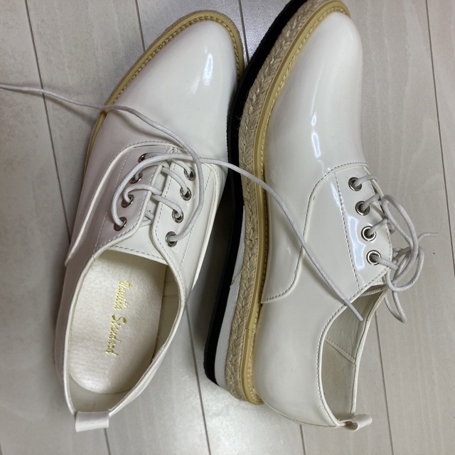 LOWRYS FARM(ローリーズファーム)の新品未使用　紐靴　ホワイト レディースの靴/シューズ(その他)の商品写真