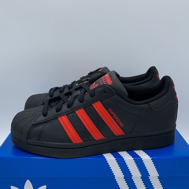 adidas スニーカー 23.5cm - スニーカー