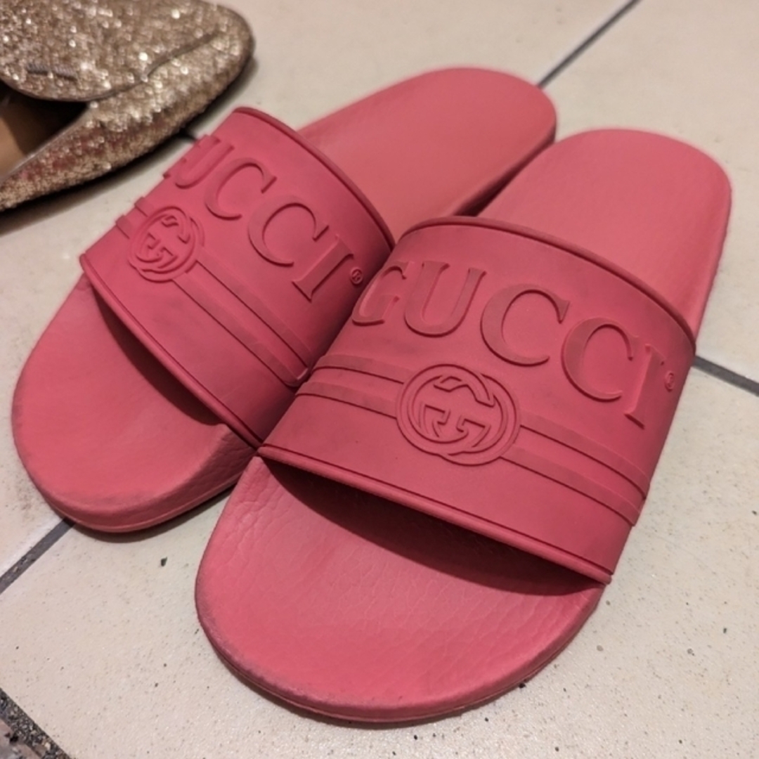 Gucci(グッチ)のグッチ　ラバーロゴ　サンダル　箱あり レディースの靴/シューズ(サンダル)の商品写真