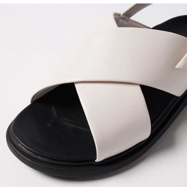UNIQLO(ユニクロ)のUNIQLO バックストラップサンダルS 新品未使用 レディースの靴/シューズ(サンダル)の商品写真