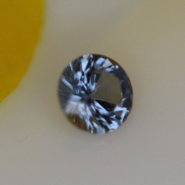 カラーチェンジガーネット 0.06ct. 贅沢 kinetiquettes.com