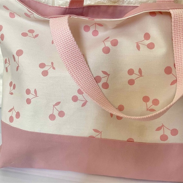 レッスンバッグ　手さげかばん　さくらんぼ　くすみピンク柄 ハンドメイドのキッズ/ベビー(バッグ/レッスンバッグ)の商品写真