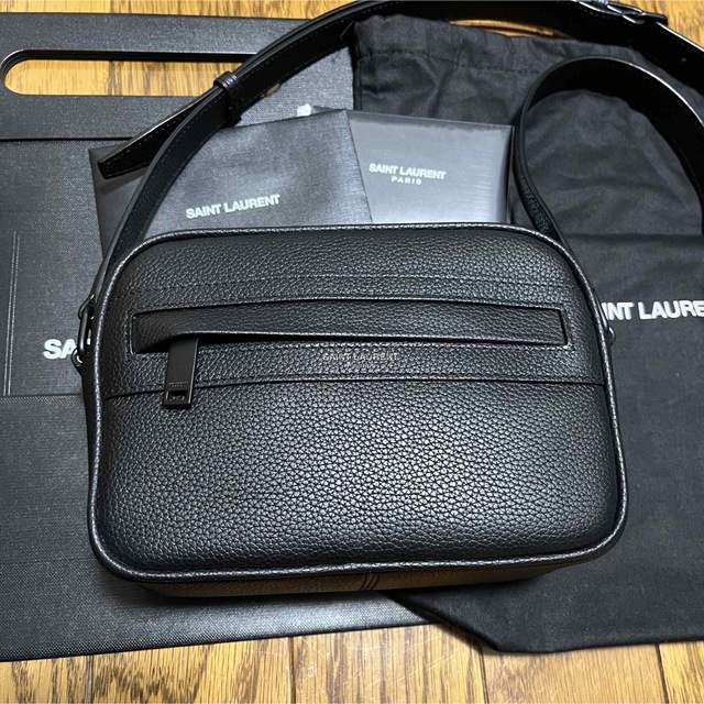 Saint Laurent(サンローラン)のサンローラン カメラバッグ“キャンプ”（スモール/グレインレザー）美品 メンズのバッグ(ショルダーバッグ)の商品写真