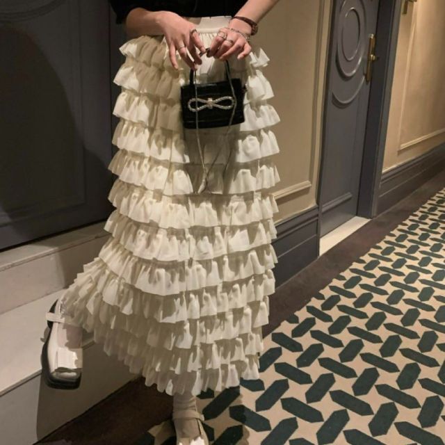 【最終価格】sanself ティアードフリルスカート ホワイト レディースのスカート(ロングスカート)の商品写真