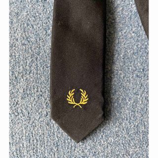 フレッドペリー(FRED PERRY)のフレッドペリー FRED PERRY ネクタイ　黒　金　ブラック　ゴールド(ネクタイ)