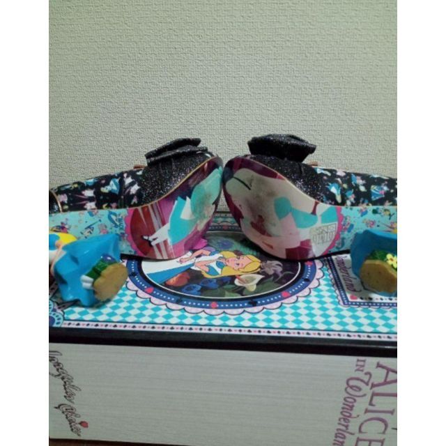 Irregular Choice(イレギュラーチョイス)のイレギュラーチョイスアリスインワンダーランド　アリスヒールパンプス レディースの靴/シューズ(ハイヒール/パンプス)の商品写真