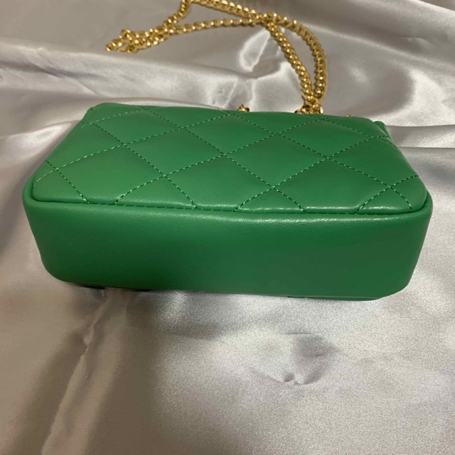 GU(ジーユー)のGU ショルダーバッグ マイクロミニ ミニ 緑 グリーン レディースのバッグ(ショルダーバッグ)の商品写真
