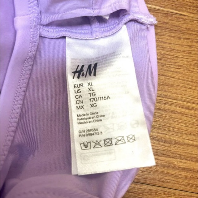 H&M(エイチアンドエム)の新品未使用　H&M フリルショルダー　ビキニトップ レディースの水着/浴衣(水着)の商品写真