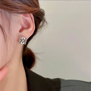 LOEWE  パヴェ アナグラム ピアス (スターリングシルバー＆クリスタル)