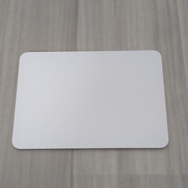 Apple(アップル)のApple Magic Trackpad 3 スマホ/家電/カメラのPC/タブレット(PC周辺機器)の商品写真