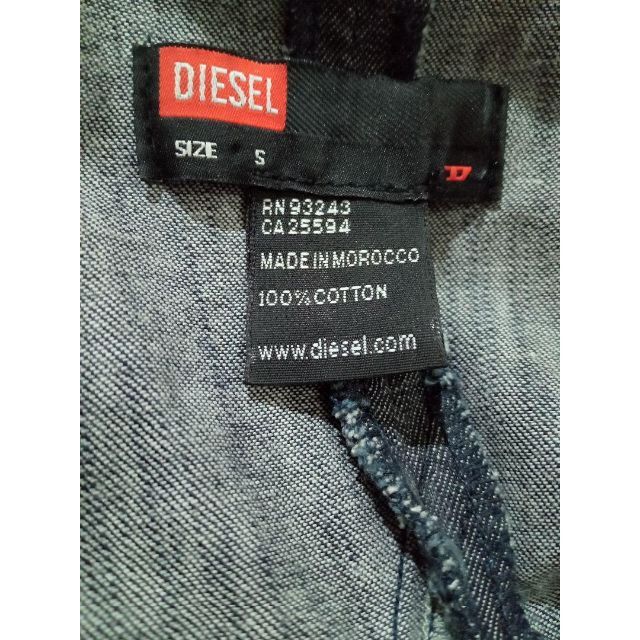 DIESEL(ディーゼル)のDIESELディーゼル　蜂ワッペンデニムシャツ レディースのトップス(シャツ/ブラウス(半袖/袖なし))の商品写真