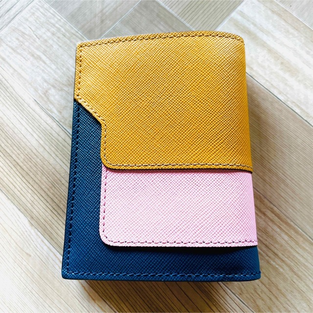 MARNI ミニウォレット マスタード×ネイビー×ピンク (箱、保存袋付き