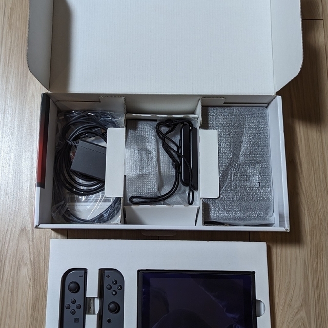 Nintendo Switch(ニンテンドースイッチ)のNintendo Switch JOY-CON グレー 本体  HAC-S-KA エンタメ/ホビーのゲームソフト/ゲーム機本体(家庭用ゲーム機本体)の商品写真