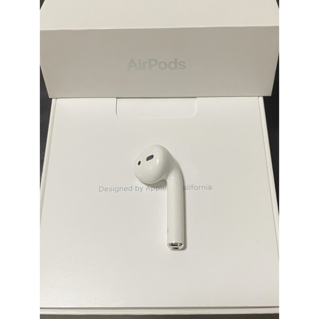 Apple(アップル)のエアーポッズ AirPods 第一世代 R 右耳のみ スマホ/家電/カメラのオーディオ機器(ヘッドフォン/イヤフォン)の商品写真