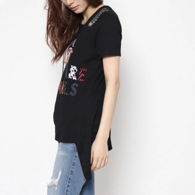 DESIGUAL(デシグアル)の新品✨タグ付き♪デシグアル　半袖　デザインTシャツ Sサイズ　大特価‼️ レディースのトップス(Tシャツ(半袖/袖なし))の商品写真