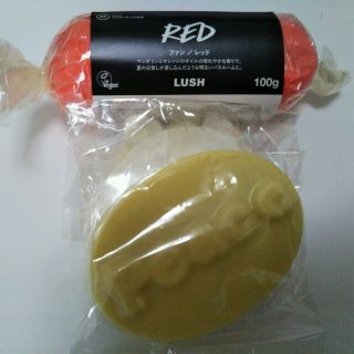 ラッシュ(LUSH)のLUSH　ファン/レッドとピースのセット(ボディソープ/石鹸)