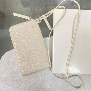 マルタンマルジェラ(Maison Martin Margiela)のラスト１【新品】メゾン マルジェラ ストラップ付き スマホショルダー/ウォレット(iPhoneケース)