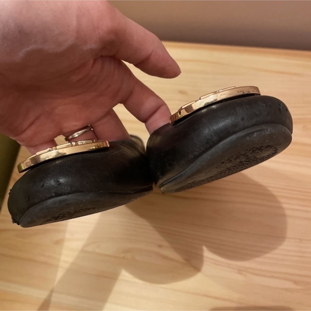 Tory Burch(トリーバーチ)の最終値下げ‼️トリーバーチ　フラットシューズ　ブラック　23.5センチ レディースの靴/シューズ(ハイヒール/パンプス)の商品写真