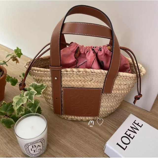 LOEWE ロエべ ドローストリングポーチ 巾着袋 バッグインバッグ シェル