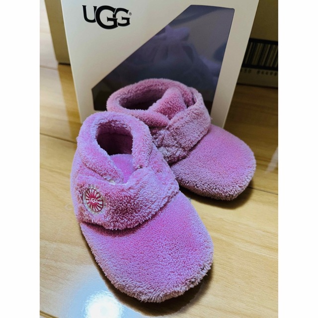 UGG(アグ)のUGGキッズもこもこブーツ キッズ/ベビー/マタニティのキッズ靴/シューズ(15cm~)(ブーツ)の商品写真