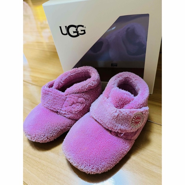 UGG(アグ)のUGGキッズもこもこブーツ キッズ/ベビー/マタニティのキッズ靴/シューズ(15cm~)(ブーツ)の商品写真