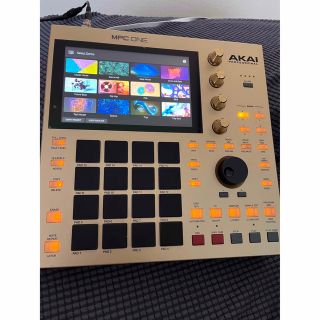 Akai MPC one (MIDIコントローラー)