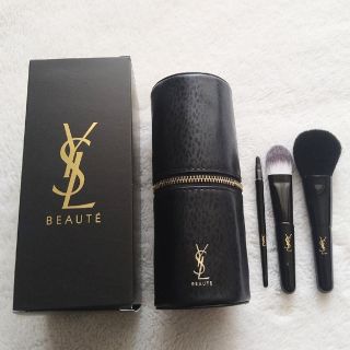 イヴサンローランボーテ(Yves Saint Laurent Beaute)のイヴ・サンローラン☆ノベルティワイルドブラシセット(ポーチ)