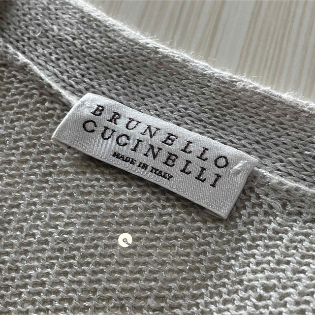 BRUNELLO CUCINELLI(ブルネロクチネリ)のI90★極上サマーニット スパンコールつきカーディガン ブルネロクチネリ グレー レディースのトップス(カーディガン)の商品写真