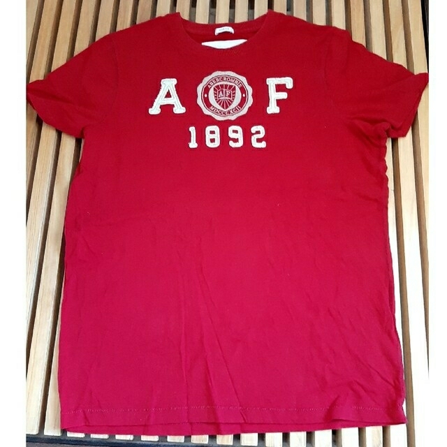 Abercrombie&Fitch(アバクロンビーアンドフィッチ)のAbercrombie　アバクロ　Tシャツ　赤　XL メンズのトップス(Tシャツ/カットソー(半袖/袖なし))の商品写真