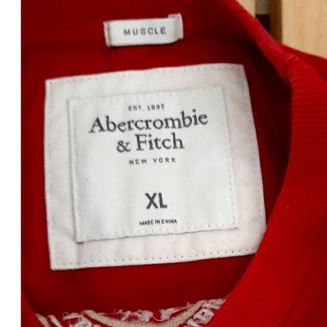 Abercrombie&Fitch(アバクロンビーアンドフィッチ)のAbercrombie　アバクロ　Tシャツ　赤　XL メンズのトップス(Tシャツ/カットソー(半袖/袖なし))の商品写真