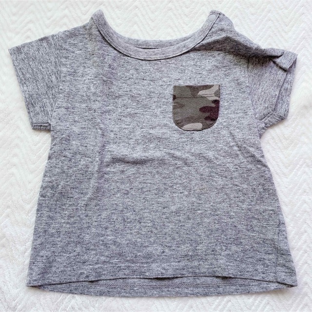 UNIQLO(ユニクロ)のUNIQLO 80 Tシャツ　ポケット　迷彩　グレー キッズ/ベビー/マタニティのベビー服(~85cm)(Ｔシャツ)の商品写真