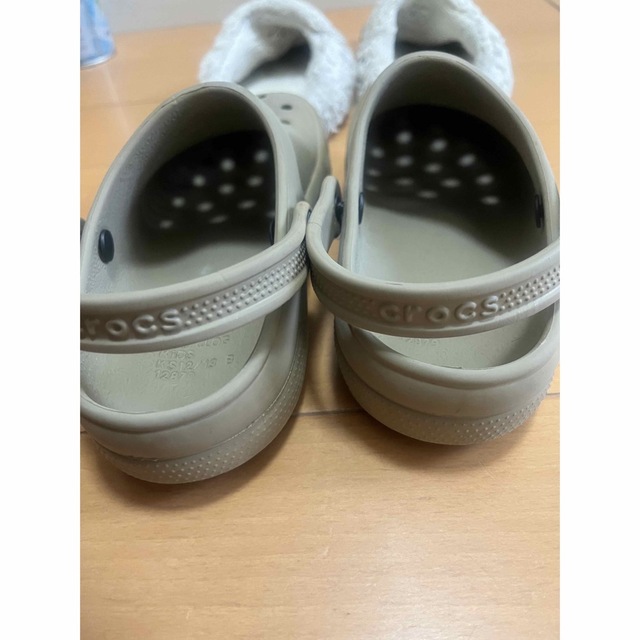 crocs(クロックス)のクロックス　ベージュ キッズ/ベビー/マタニティのキッズ靴/シューズ(15cm~)(サンダル)の商品写真