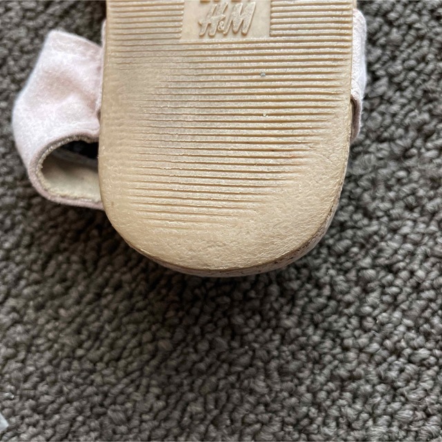 H&M サンダル　13 ピンク　リボン キッズ/ベビー/マタニティのベビー靴/シューズ(~14cm)(サンダル)の商品写真