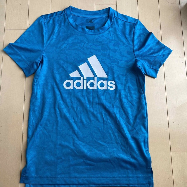 adidas(アディダス)のアディダス　半袖Tシャツ　140センチ キッズ/ベビー/マタニティのキッズ服男の子用(90cm~)(Tシャツ/カットソー)の商品写真