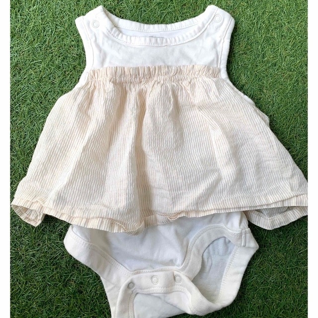 babyGAP(ベビーギャップ)の【美品】baby Gap スカート付き ボディシャツ 0-3ヶ月 キッズ/ベビー/マタニティのベビー服(~85cm)(ロンパース)の商品写真