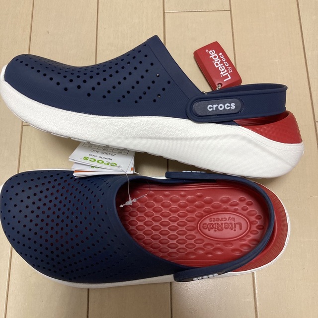 crocs(クロックス)の新品 22㎝ クロックス ライトライド クロッグ ネイビー レディースの靴/シューズ(サンダル)の商品写真