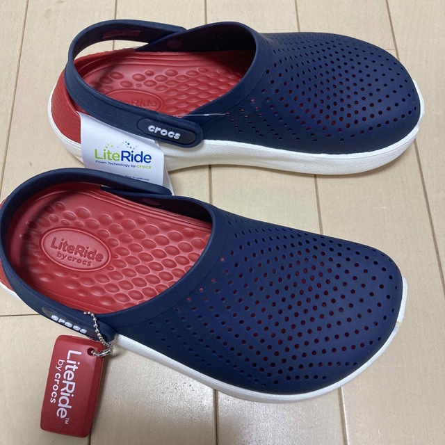 crocs(クロックス)の新品 22㎝ クロックス ライトライド クロッグ ネイビー レディースの靴/シューズ(サンダル)の商品写真