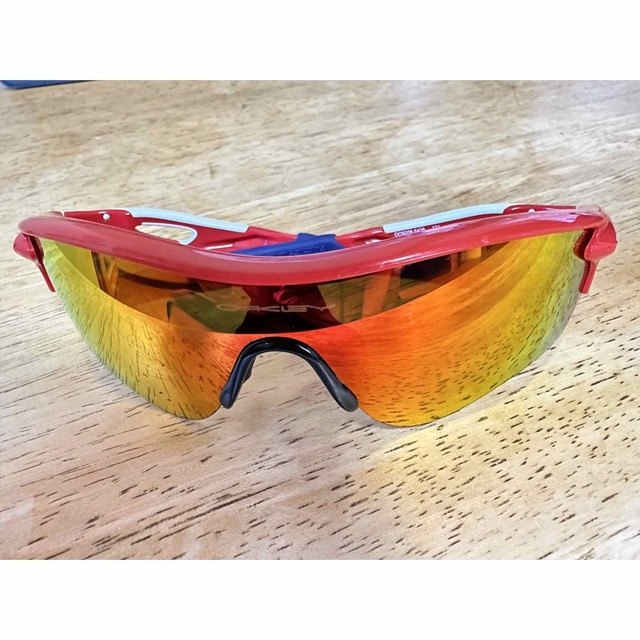 Oakley のサングラス　Radar Lock 広島カープモデル