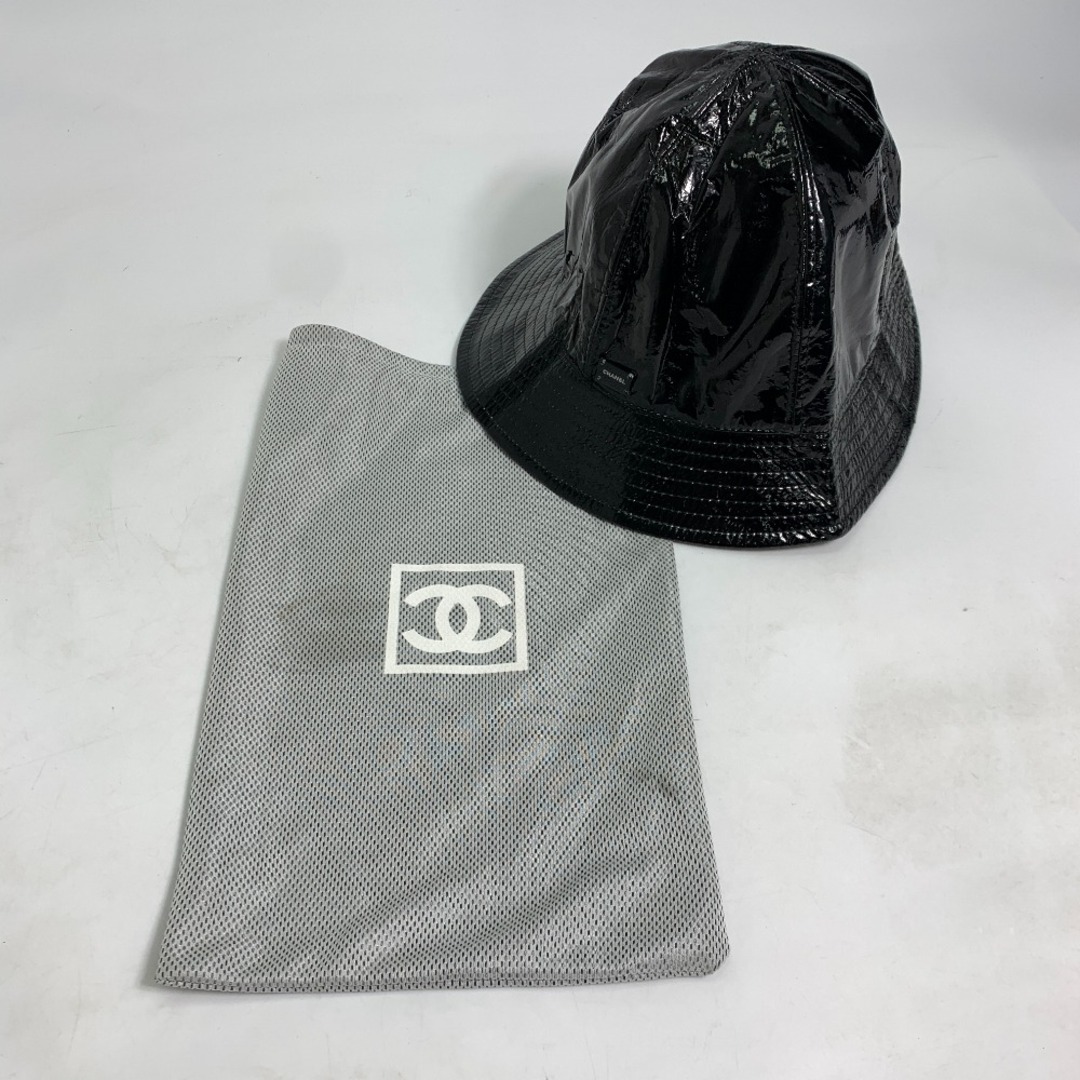 CHANEL(シャネル)のシャネル CHANEL ロゴ 帽子 ハット帽 エナメル バケットハット ハット ポリエステル ブラック 美品 レディースの帽子(ハット)の商品写真