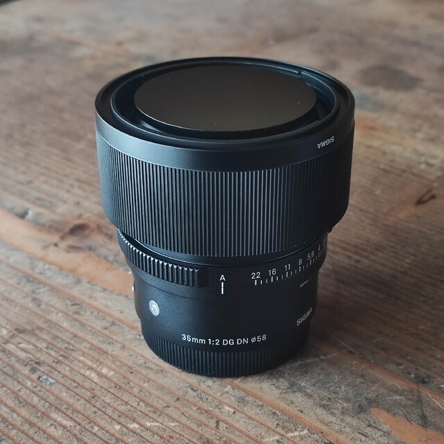 SIGMA(シグマ)のSIGMA35mm F2 DG DN [ソニーE用] 　中古美品 スマホ/家電/カメラのカメラ(レンズ(単焦点))の商品写真