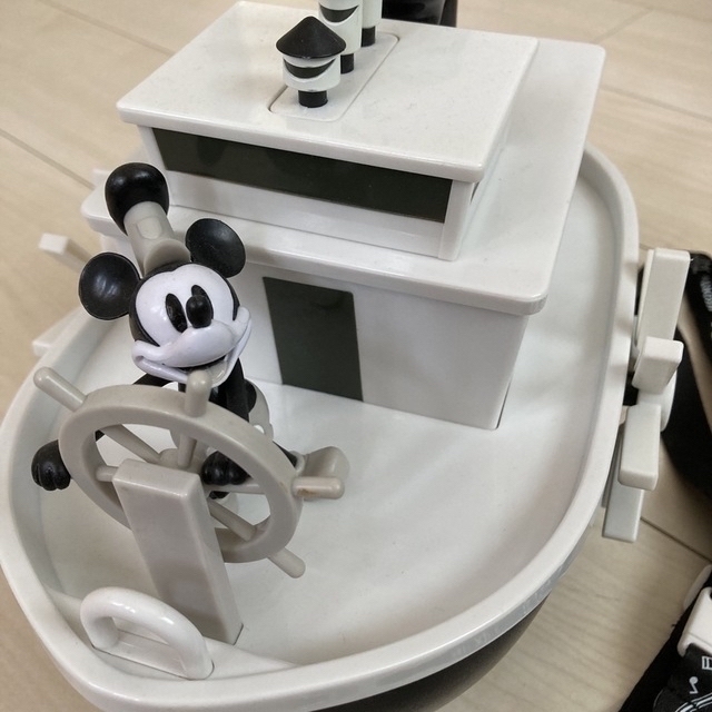 Disney(ディズニー)の専用ですディズニーポップコーンバケット 蒸気船ウィリー  ポップコーンケース チケットの施設利用券(遊園地/テーマパーク)の商品写真