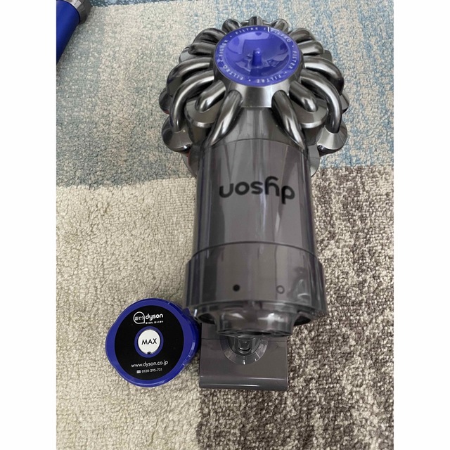 Dyson(ダイソン)のダイソンSV09MH「V6　Fluffy」サイクロン式コードレスクリーナー スマホ/家電/カメラの生活家電(掃除機)の商品写真