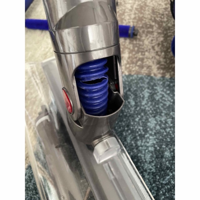 Dyson(ダイソン)のダイソンSV09MH「V6　Fluffy」サイクロン式コードレスクリーナー スマホ/家電/カメラの生活家電(掃除機)の商品写真