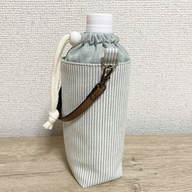保温保冷　ペットボトルカバー　ボトルホルダー　ストライプ柄　ミントグリーン ハンドメイドのファッション小物(ポーチ)の商品写真