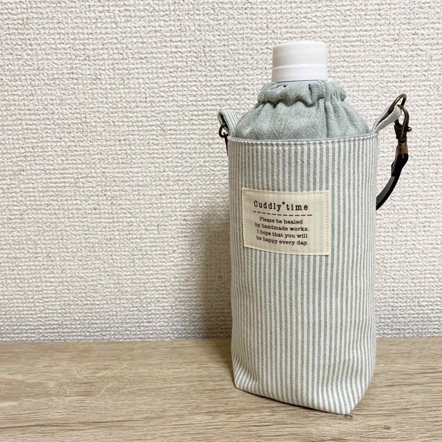 保温保冷　ペットボトルカバー　ボトルホルダー　ストライプ柄　ミントグリーン ハンドメイドのファッション小物(ポーチ)の商品写真