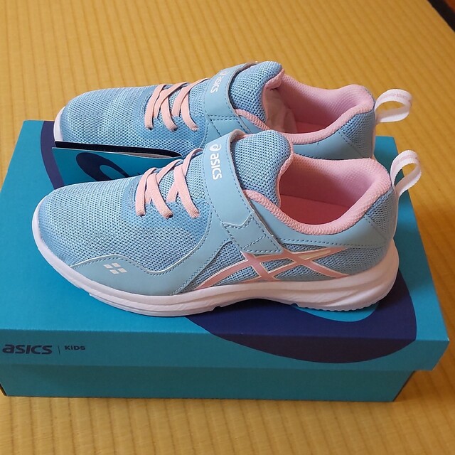 asics(アシックス)のASICS アシックス♪キッズスニーカー 水色 22.0 キッズ/ベビー/マタニティのキッズ靴/シューズ(15cm~)(スニーカー)の商品写真