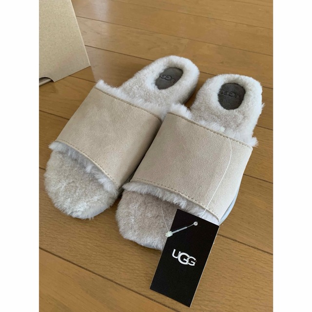 UGG(アグ)の新品・未使用　UGGスリッパ　UGGサンダル　レディース　正規店品 レディースの靴/シューズ(スリッポン/モカシン)の商品写真