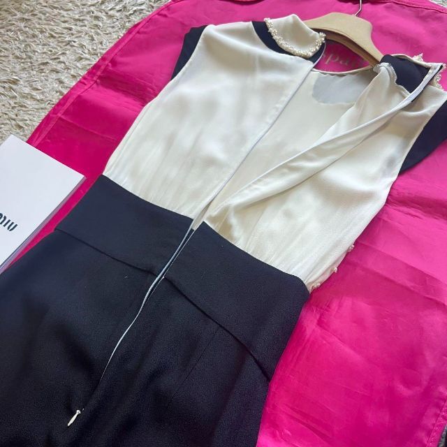 良品】MIU MIU 白襟ビジューワンピース バイカラー 36 膝丈 【一部予約
